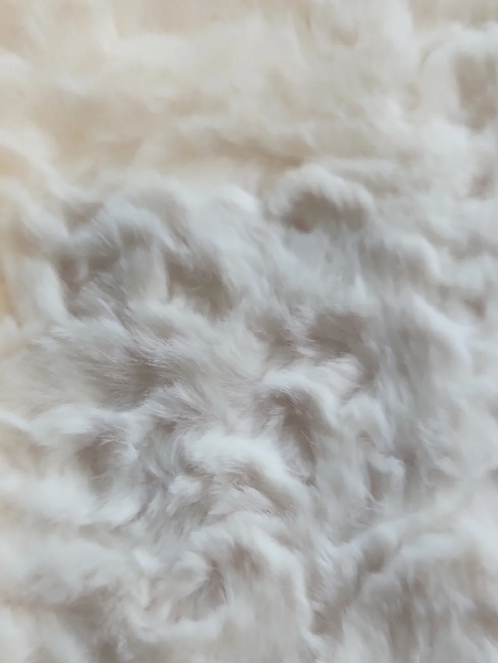 Hotel Du Cobb, Dennis basso Ivory Faux Fur Throw with Lush Pile - Picture 5 of 5